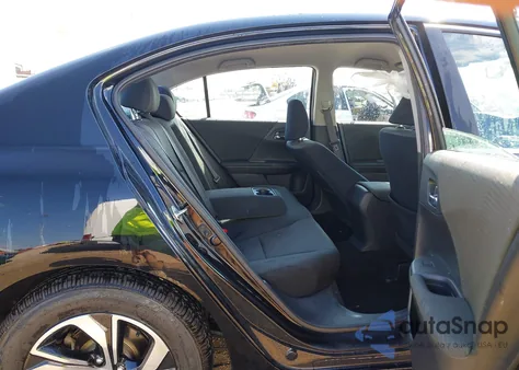 2017 Honda Accord Lx z USA, uszkodzony, nr VIN 1HGCR2F34HA193695